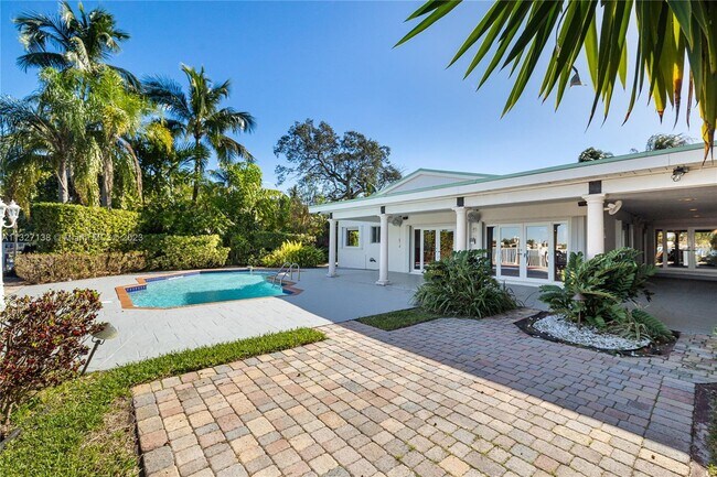 Building Photo - 1375 N Biscayne Point Rd