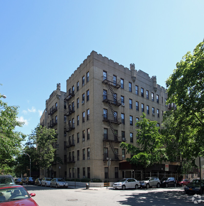 Primary Photo - 165 Bennett Ave