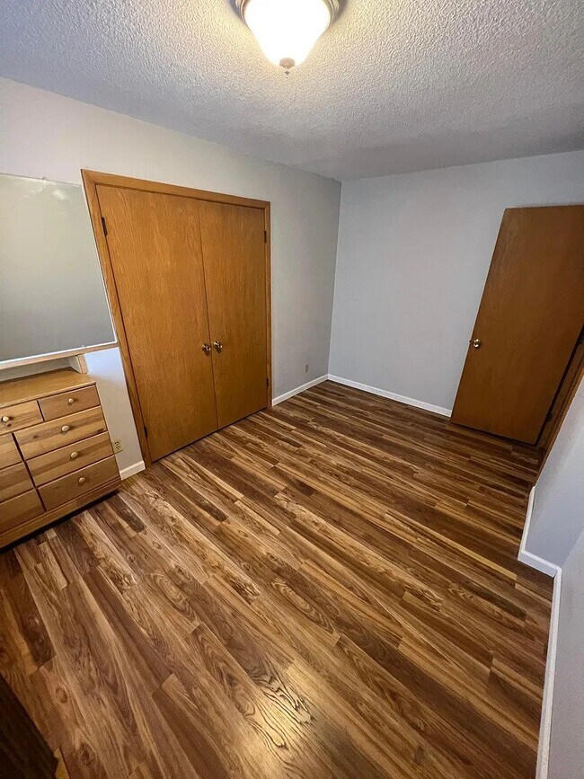 Dormitorio 1 - 2424 5th Street NE