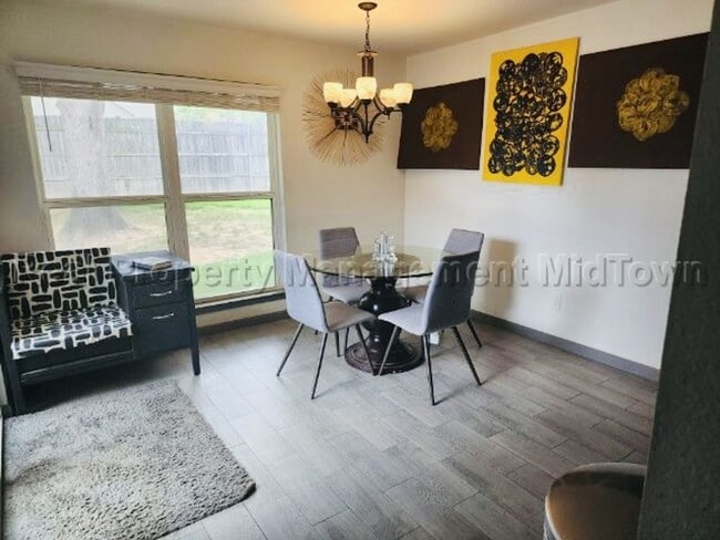 Building Photo - Charming Home in Established Community in ...