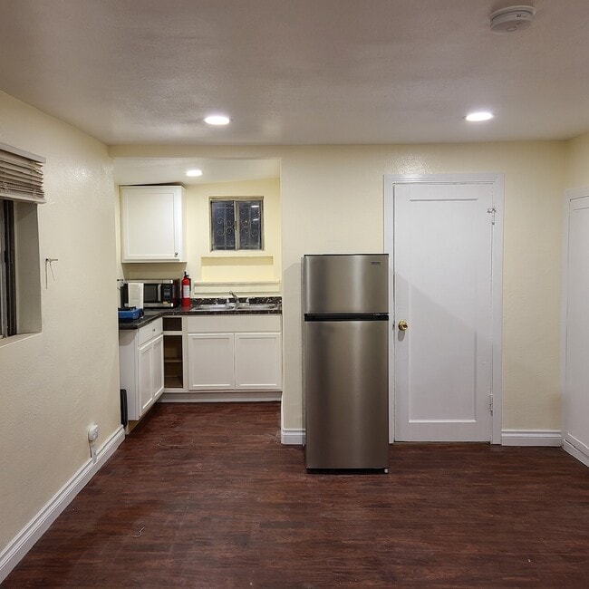 Photo - 1447 W 56th St House