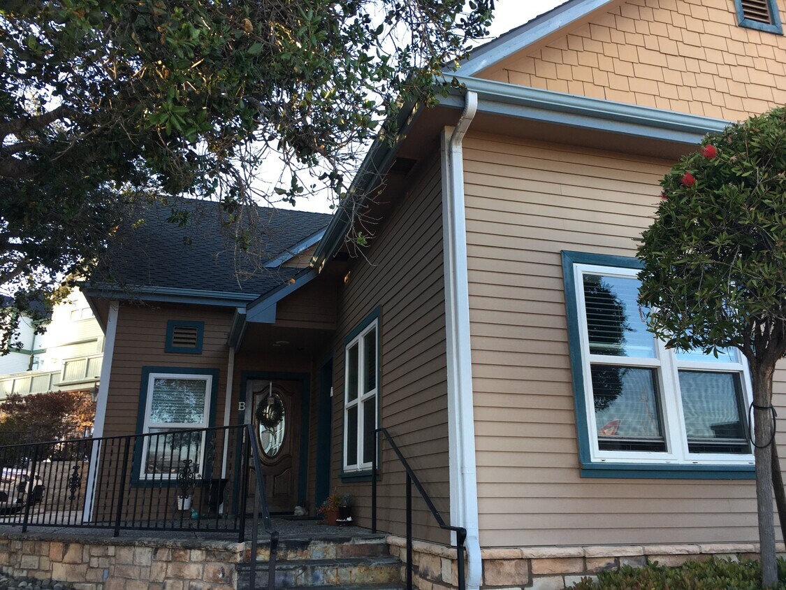 Primary Photo - 100 Le Point St