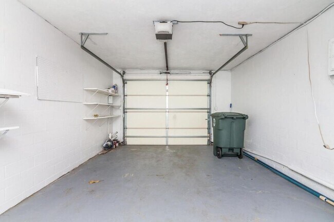 Foto del edificio - WONDEFUL BEACHSIDE POOL HOME - POOL CARE & LAWN CARE INCLUDED