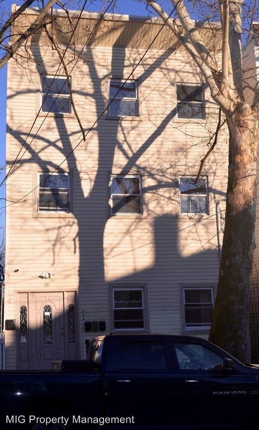 Primary Photo - 99 Summer Ave