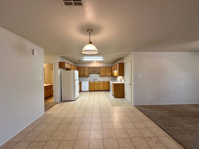 Building Photo - 2604 Alma Dr