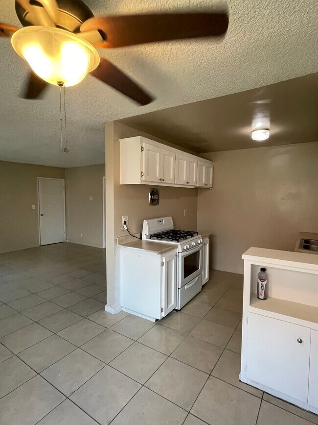 Foto del edificio - 1394 Randy St
