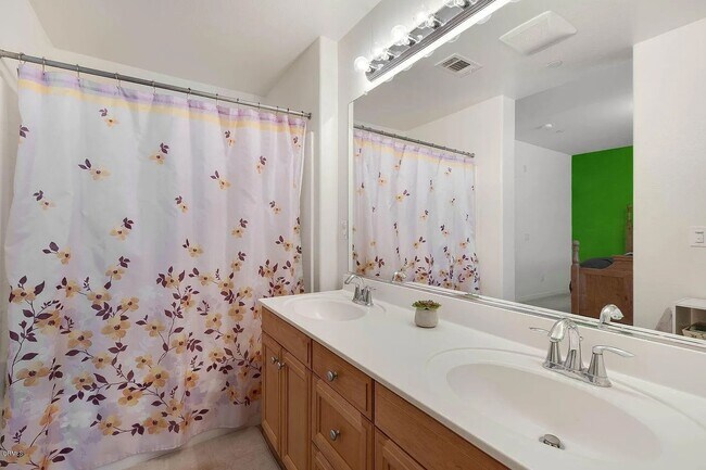 Foto del edificio - 608 Flathead River St