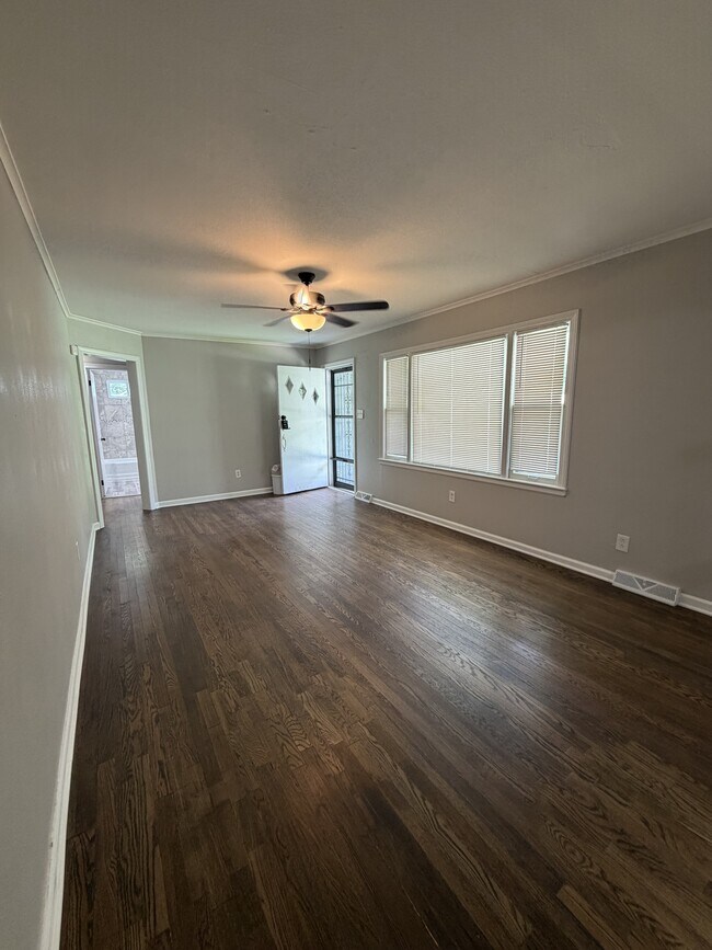Building Photo - 2725 N 47th Terrace