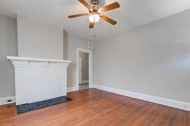 Building Photo - Cozy, 2 Bedroom Bungalow in Fulton Hill Av...