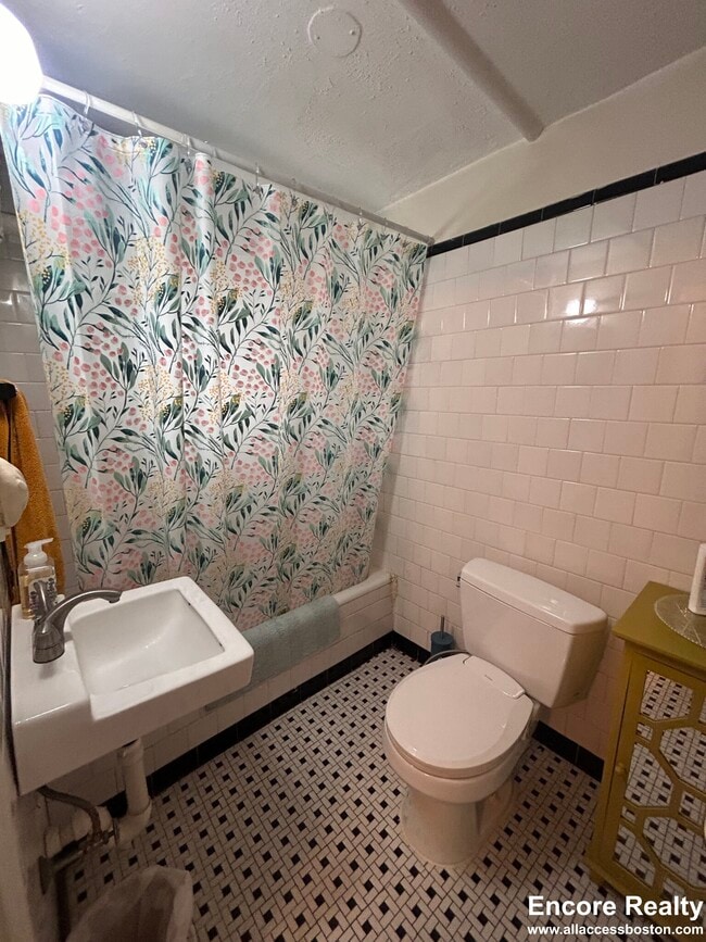 Building Photo - 726 Washington St