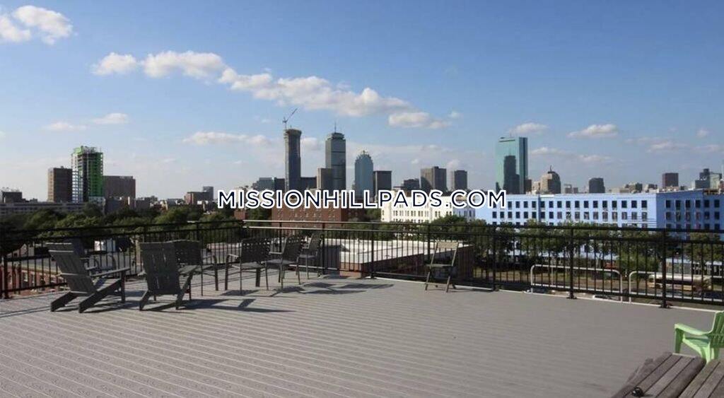 Building Photo - 10 Williams St