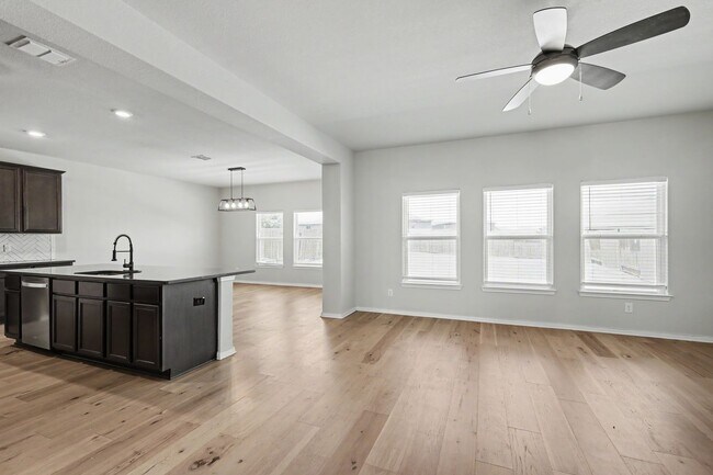 Building Photo - 4 Bed, 2.5 Bath Home in Hightop Ridge with Open Floor Plan