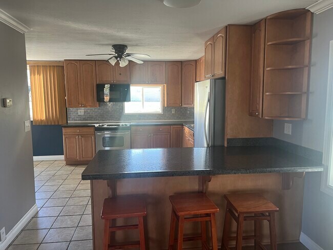 Building Photo - 17310 H Dr S