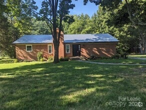 Building Photo - 632 Catawba Cir N