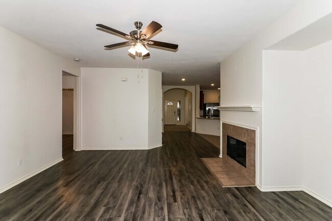 Foto del edificio - 5114 Forest Sage Ln