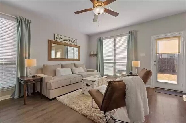 Foto del edificio - 10712 Fallbrook Rd