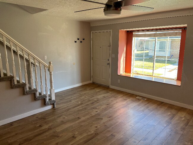 Foto del edificio - 573 E Main St