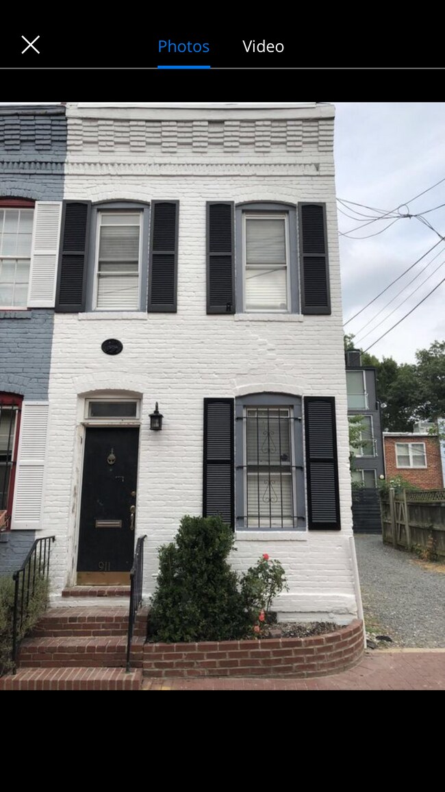 Building Photo - 911 Hughes Mews NW