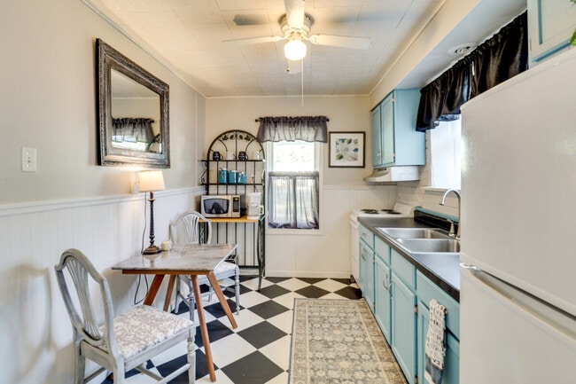 Building Photo - 1115 N Illinois Ave