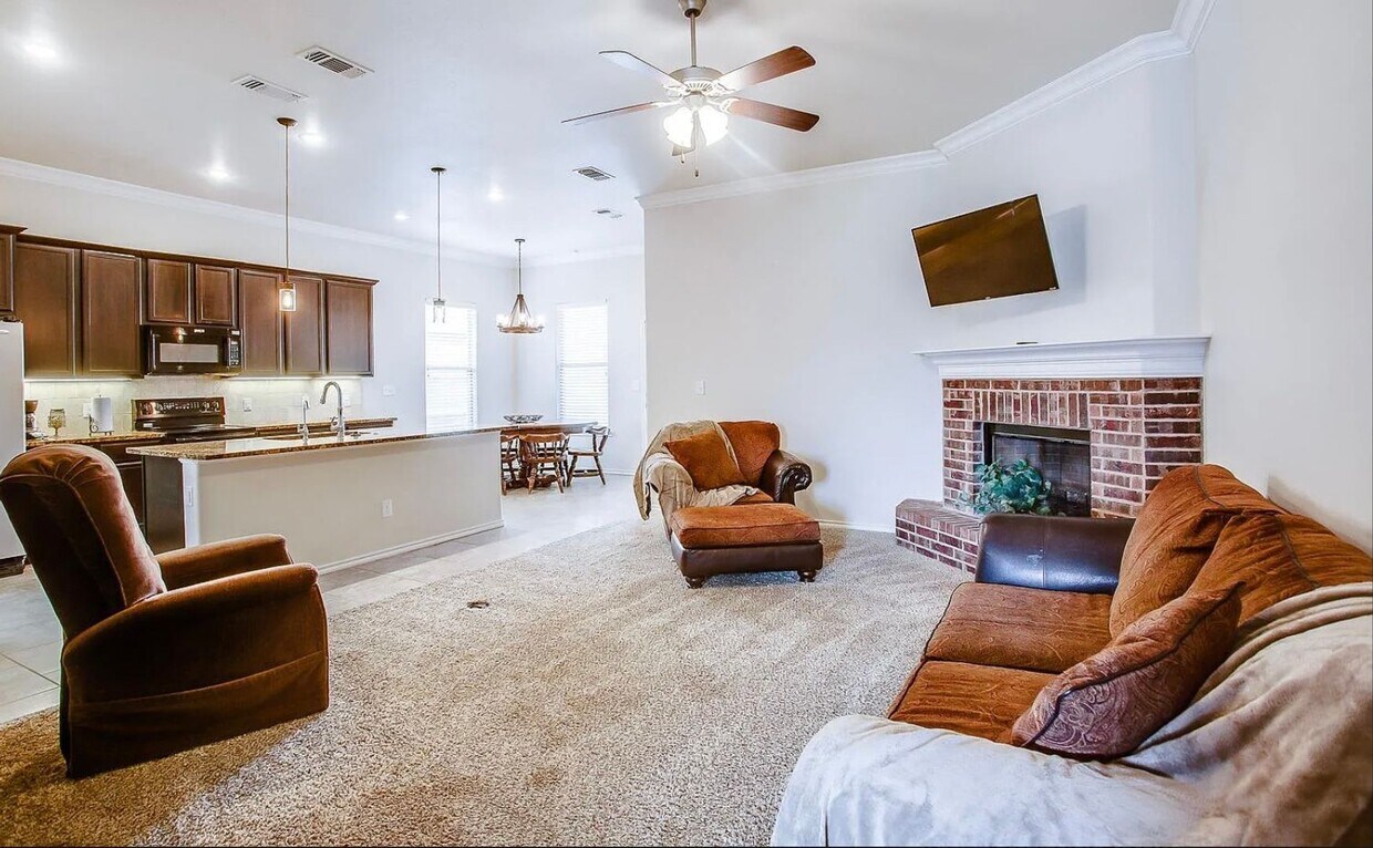 Primary Photo - Newer 3 bedroom 2 bathroom house in Frensh...