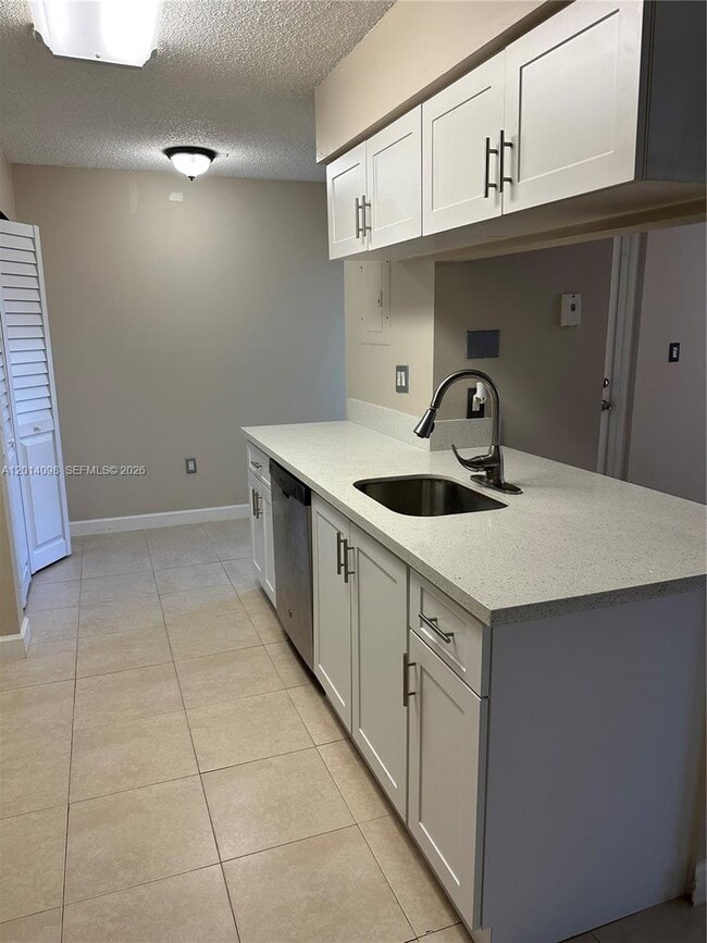 Foto del edificio - 17325 NW 67th Ct