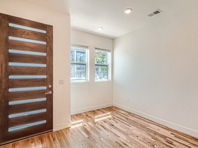 Building Photo - Stunning 2023- Built Brownstone-Style Town...