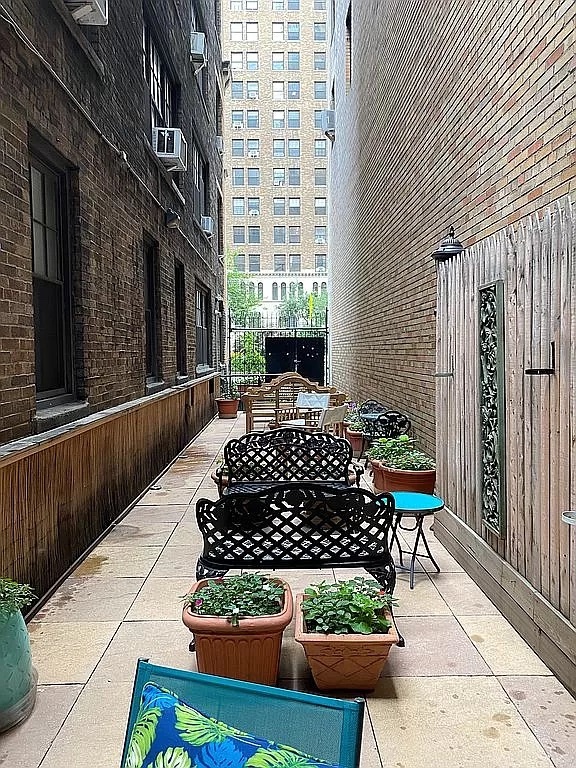 Building Photo - 70 E 35th St