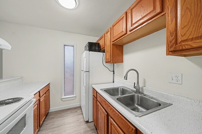 Building Photo - 4270 Loomis Ave