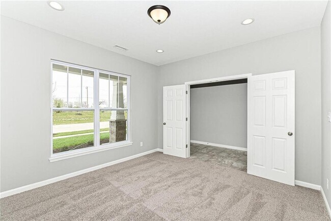 Building Photo - 2165 Davis Dr