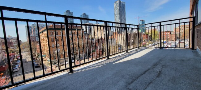 Foto del edificio - 135 Montgomery St