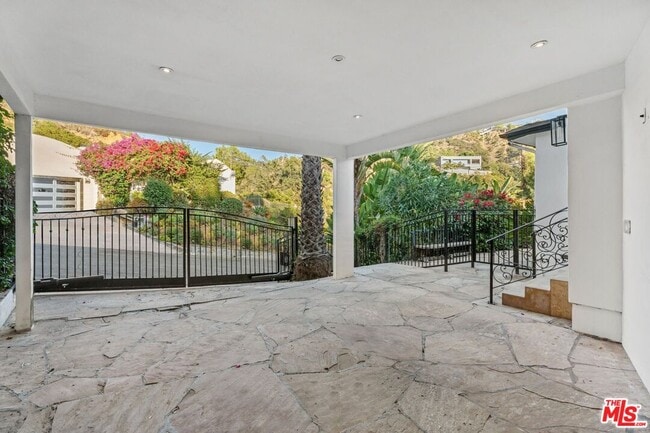 Foto del edificio - 9572 Stuart Ln
