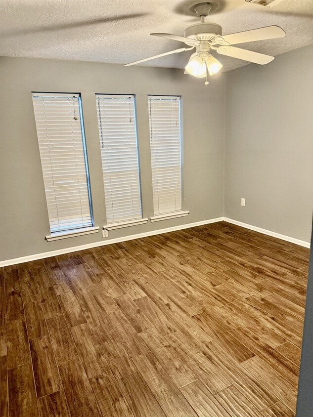 Building Photo - 717 Blue Ridge Dr