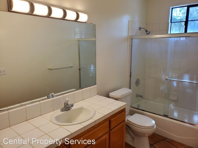 Foto del edificio - 2 br, 2 bath House - 306 E. Aliso St Unit F
