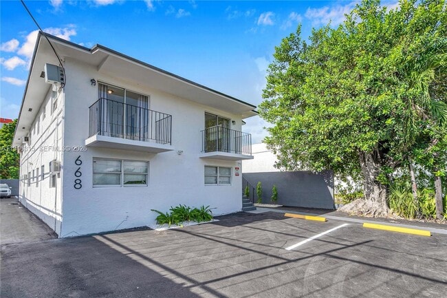 Foto del edificio - 668 NW 31st St