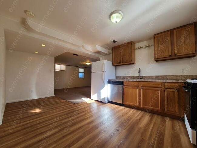 Building Photo - 1440 Eudora St