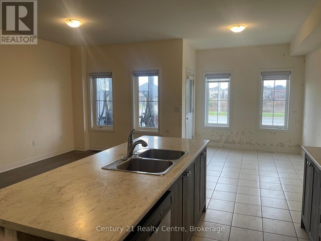 Photo du bâtiment - 33 Brixham Ln