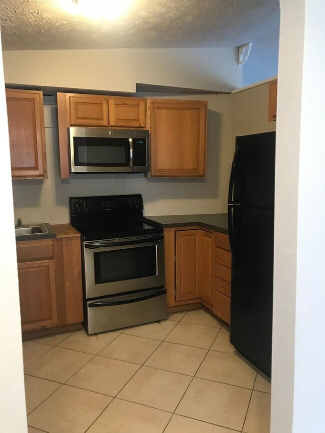 Building Photo - $1400 PER MONTH & $250 OFF 3RD MONTH FOR THIS 3 BEDROOM 1 BATH HOME - NEW PORT RICHEY FL