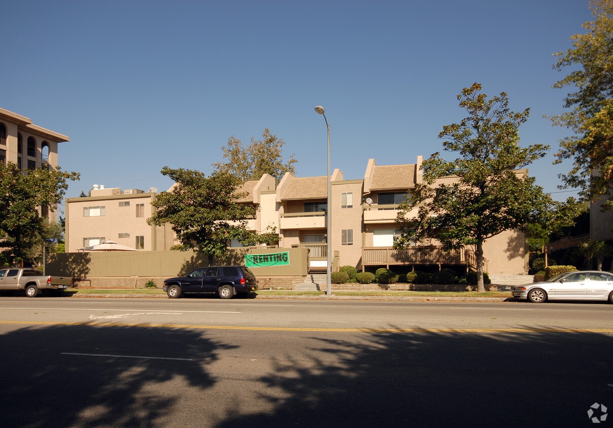 Building Photo - 13221 Riverside Dr