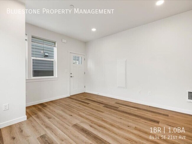 Foto del edificio - Incredible location, with immediate park a...