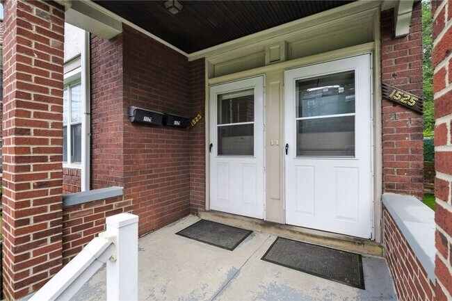 Foto del edificio - 1525 S Negley Ave