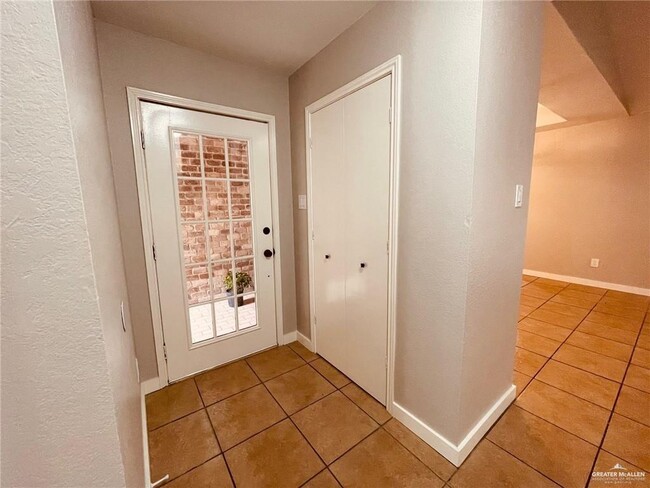 Foto del edificio - 21 Bluebird Ave