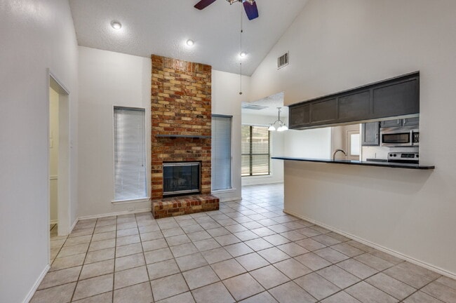 Building Photo - 6913 Sierra Dr