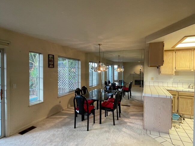 dining room - 802 Bond Pl