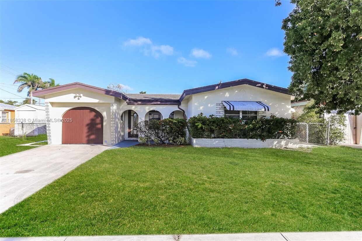 Foto principal - 7481 Lincoln St