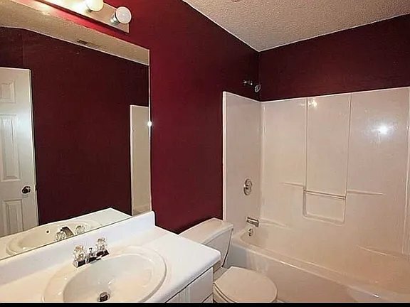 Photo - 2174 Dresden Green (Kennesaw, GA) House
