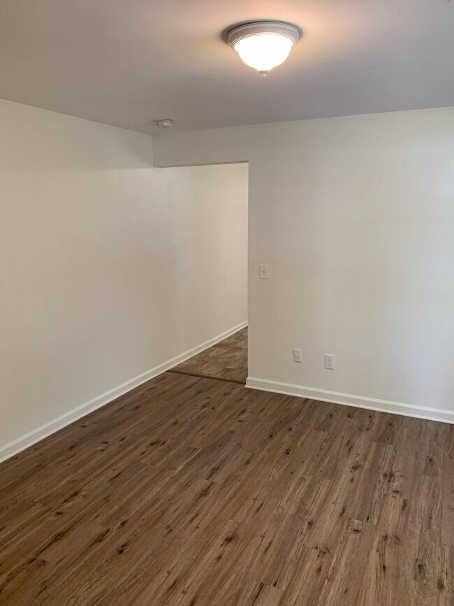 Bedroom - 215 Hood St