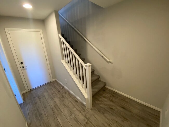 Building Photo - *BEAUTIFUL MOVE IN READY SPLIT LEVEL TOWNH...
