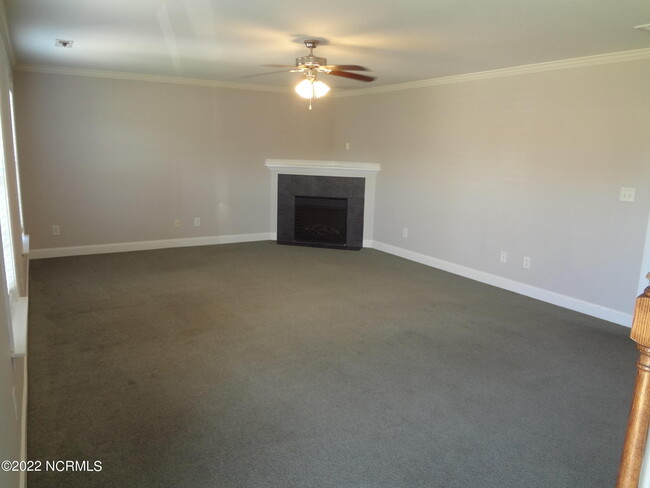 Building Photo - 205 S Pointe Dr