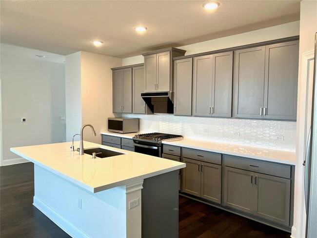 Foto del edificio - 15601 Ellinger Dr