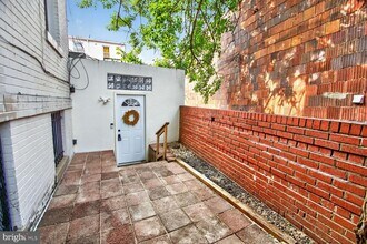 Building Photo - 768 Quebec Place NW